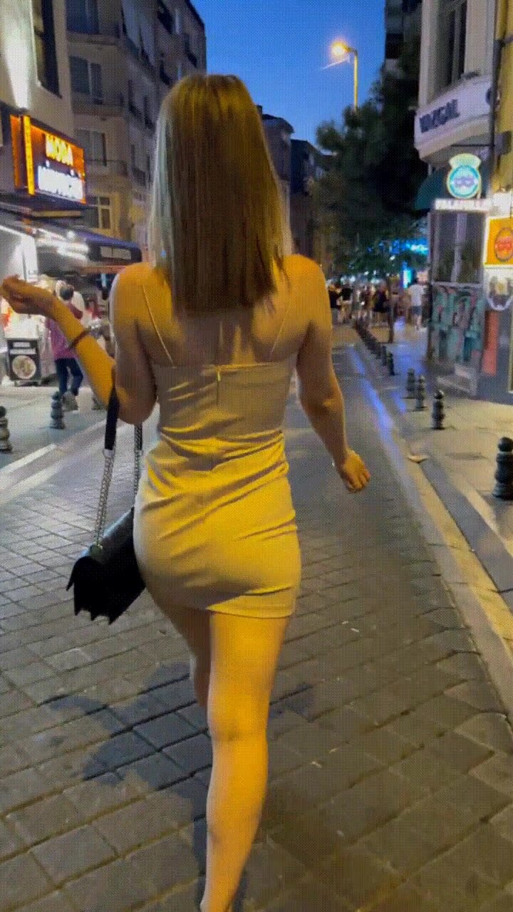 Let's take a stroll through the streets of the night