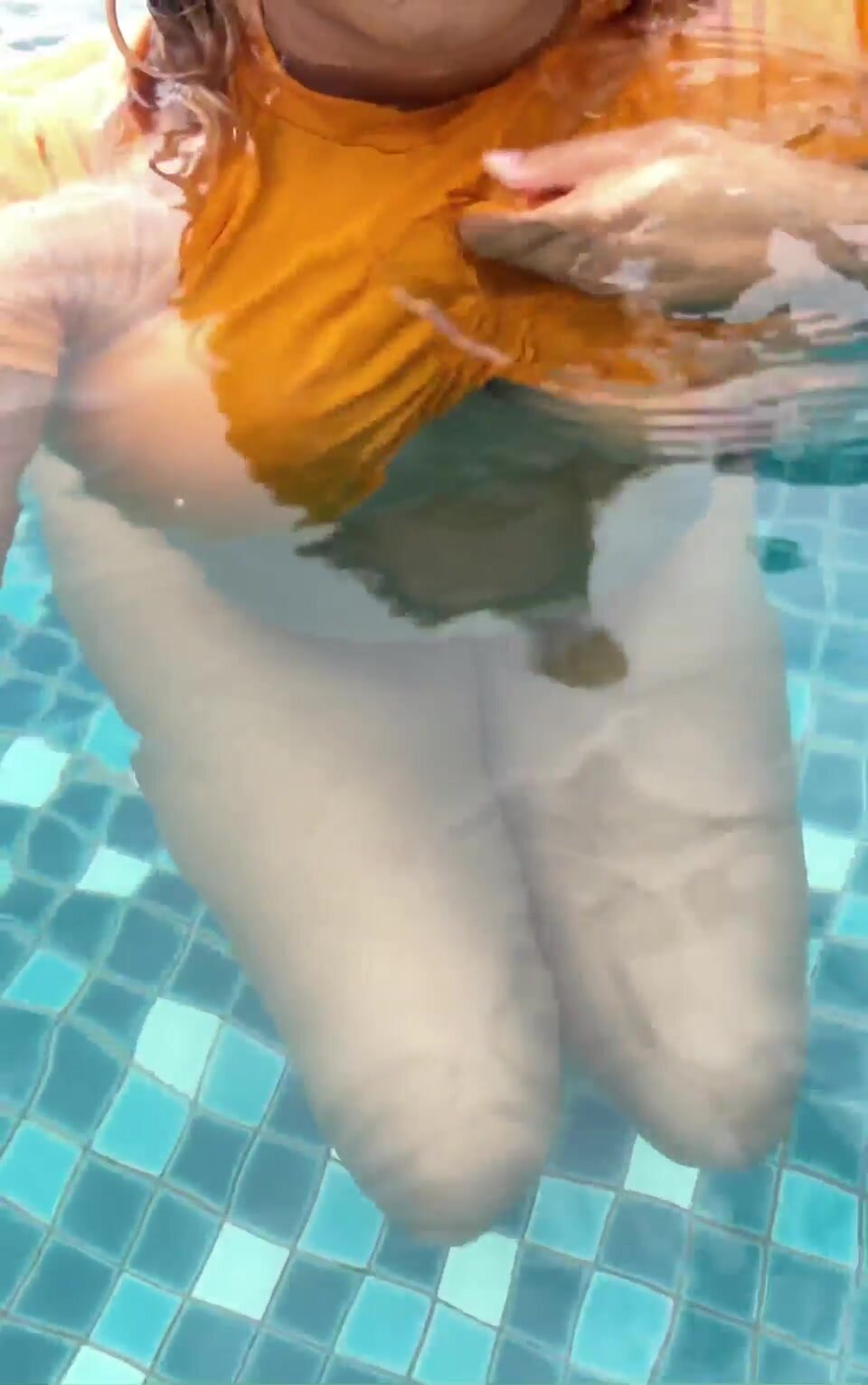 POV : She pulls out her shirt in front of you. What do you do? ;)