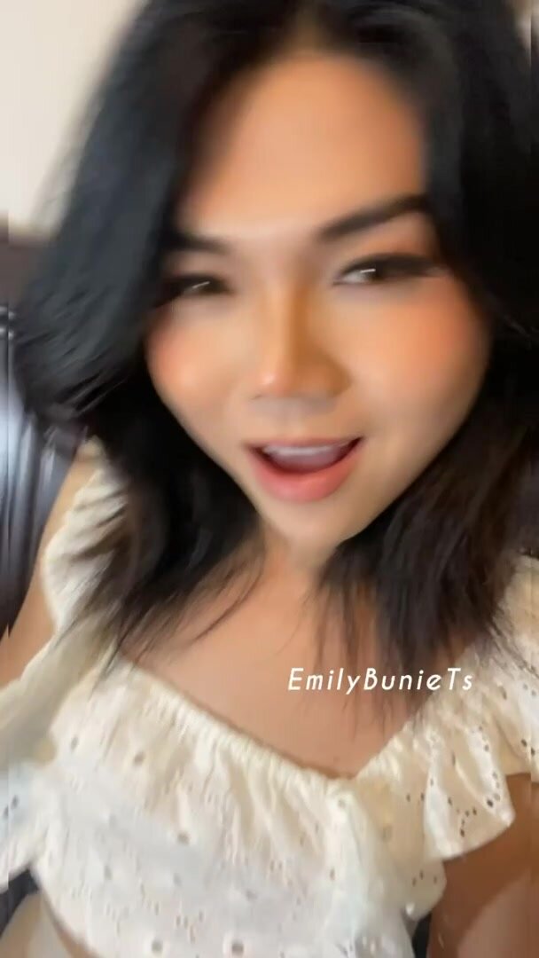 I need someone's face inside my skirt