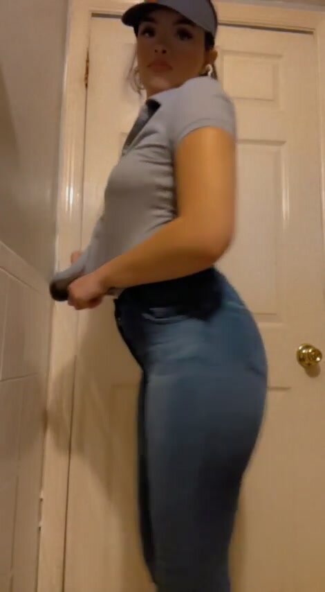 We have to be quick.. I hope you can make me cum before my boss starts asking questions.