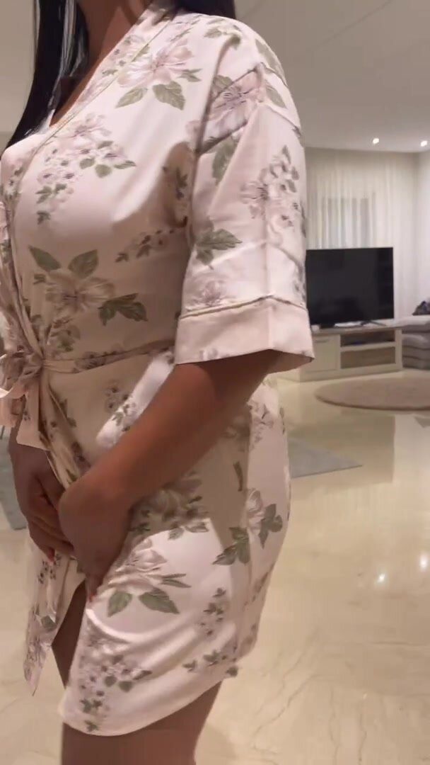 Momma has curves in all the right places