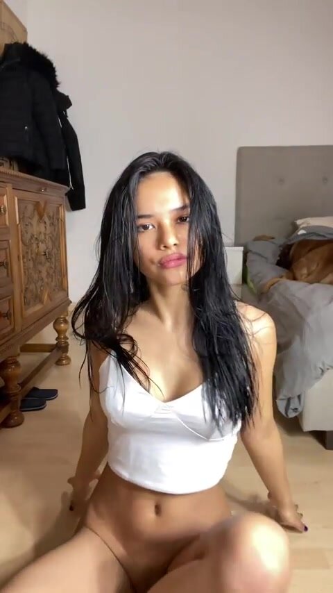 look how tight ma asian teen kitty is