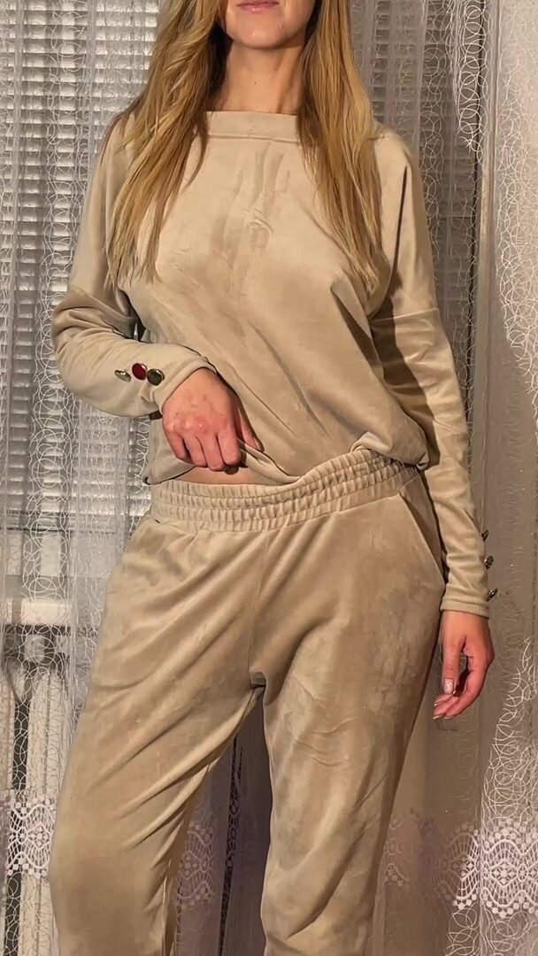 I hope you don’t mind my hairy pussy ;)